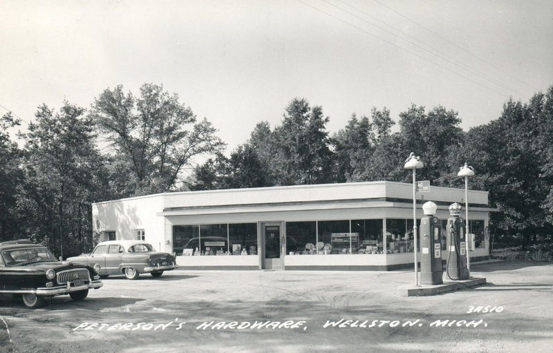 Wellston Hardware (Petersons Hardware) - Vintage Postcard